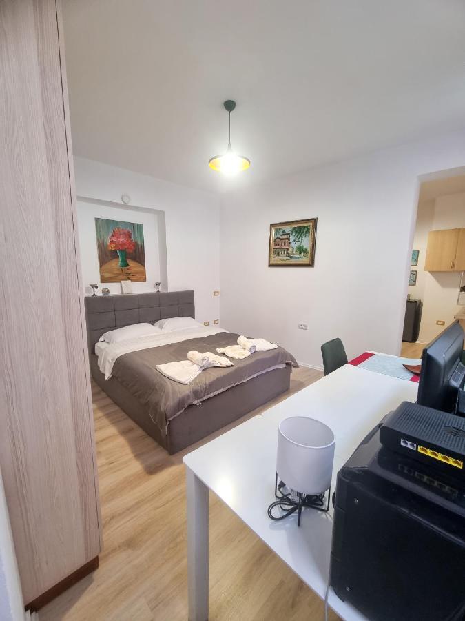 Cozy Apartment In City Center Tirana Exterior photo