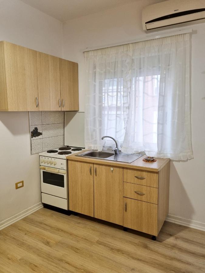 Cozy Apartment In City Center Tirana Exterior photo