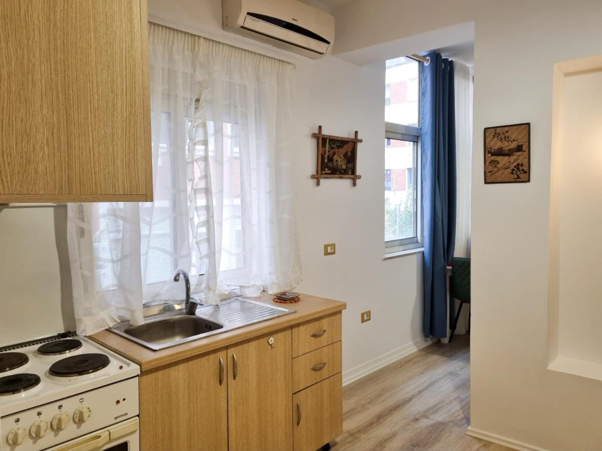 Cozy Apartment In City Center Tirana Exterior photo
